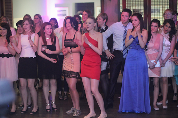 Maturalna večer Gimnazije Vladimira Nazora (foto:Saša Čuka) Maturalna večer Gimnazije Vladimira Nazora (foto:Saša Čuka)