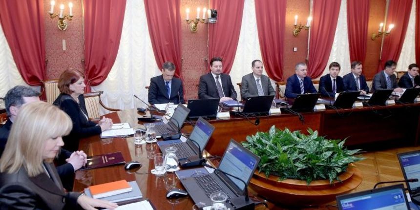 U Banskim dvorima odrzana je prva sjednica Vlade Tihomira Oreskovica. Na pocetku su ministri podnijeli izvjesca o preuzimanju ministarstva, a nakon toga je donesen niz uredbi o ogranizaciji i funkcioniranju Vlade RH. Photo: Patrik Macek/PIXSELL