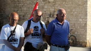 Zadar, 210812.
Hrvatski branitelji krenuli su jutros u hodnju koja ce trajati pet dana. Sudjeluju: Udruga veterana hrvatskih gardijskih postrojbi, Udruga veterana SJP MUP-a RH, UMDDRH Zadar, 210812.
Hrvatski branitelji krenuli su jutros u hodnju koja ce trajati pet dana. Sudjeluju: Udruga veterana hrvatskih gardijskih postrojbi, Udruga veterana SJP MUP-a RH, UMDDRH