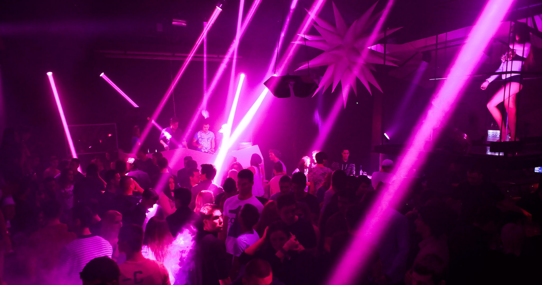 Zagreb, 08.02.2014. – NIGHTLIFE – AQUARIUS – Tri DJ-a (Martyn Negro, Matroda, Stanko Bondža), dva floora, čarobne boje novog lighta i partijaneri raspoloženi za ples do jutra – bila je to formula za dobru zabavu kakva je ove subote vladala u Aquariusu u o Zagreb, 08.02.2014. – NIGHTLIFE – AQUARIUS – Tri DJ-a (Martyn Negro, Matroda, Stanko Bondža), dva floora, čarobne boje novog lighta i partijaneri raspoloženi za ples do jutra – bila je to formula za dobru zabavu kakva je ove subote vladala u Aquariusu u o