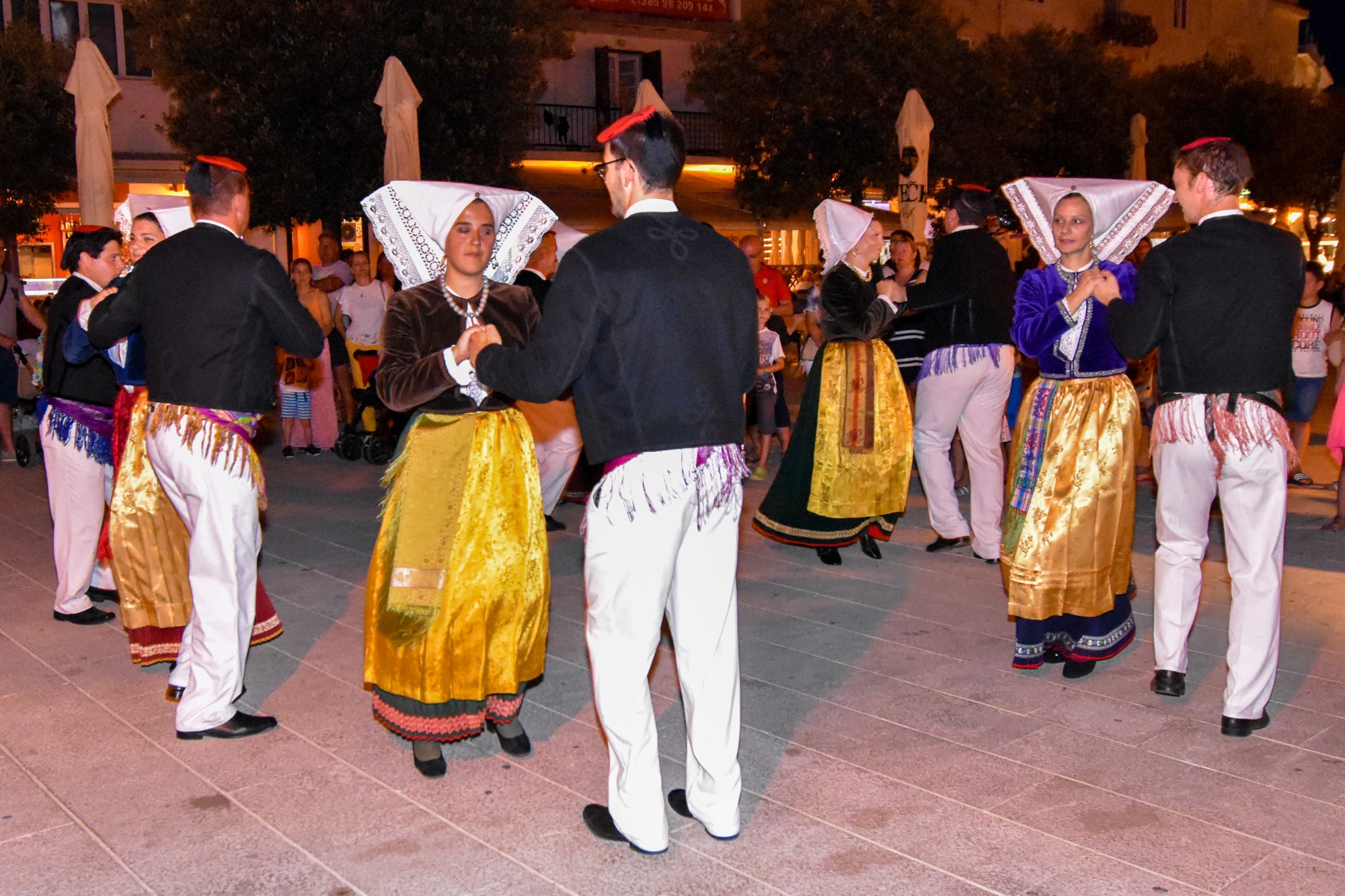Etno večer s KUD Družina u Pagu Etno večer s KUD Družina u Pagu