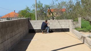 Udruga mladih Ploče i Dračevca uredila stari zog i počastila rižotom