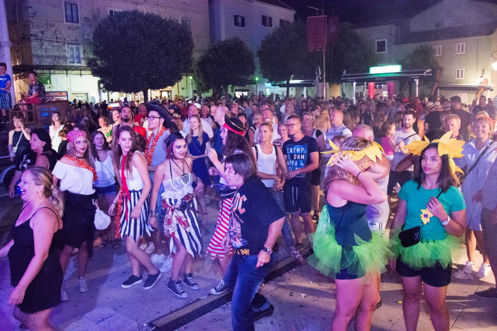 Paški ljetni karneval 2017 – maškarana povorka