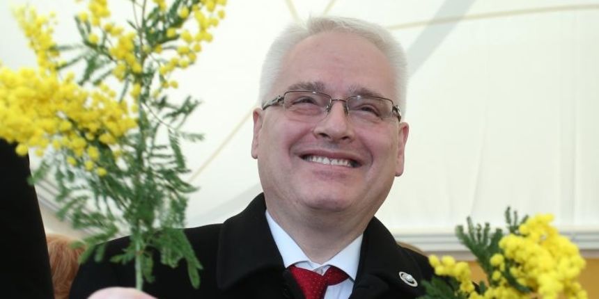 Zagreb – Na Trgu Petra Preradovica obiljezen je javnozdravstvenom kampanjom 8. Dan mimoza, Nacionalni dan borbe protiv raka vrata maternice u Hrvatskoj u sklopu 9. Europskog tjedna prevencije raka vrata maternice. Ivo Josipovic. Photo: Sanjin Strukic/PIXS Zagreb – Na Trgu Petra Preradovica obiljezen je javnozdravstvenom kampanjom 8. Dan mimoza, Nacionalni dan borbe protiv raka vrata maternice u Hrvatskoj u sklopu 9. Europskog tjedna prevencije raka vrata maternice. Ivo Josipovic. Photo: Sanjin Strukic/PIXS