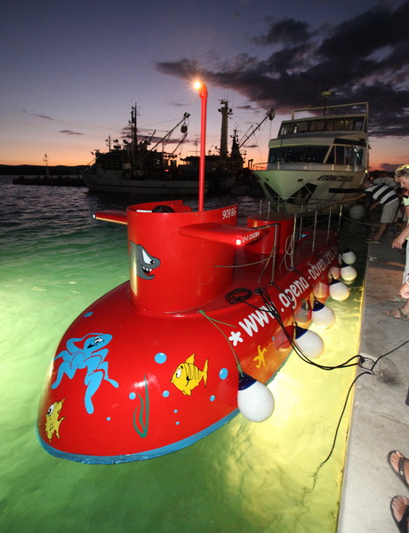 Zadar, 050809.
U sklopu manifestacije Biogradsko ljeto sinoc je na programu bila tradicionalna Biogradska noc, velika turisticka festa koja je zapocela u vecernjim satima na Obali kralja Petra Kresimira IV. Biogradjani za sve posjetitelje feste pripremili