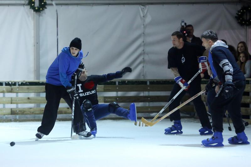 Zadarski hokejaši izazvali su splitske te su se sastali na zadarskom Forumu kako bi odigrali prijateljsku utakmicu.  Photo: Filip Brala/PIXSELL