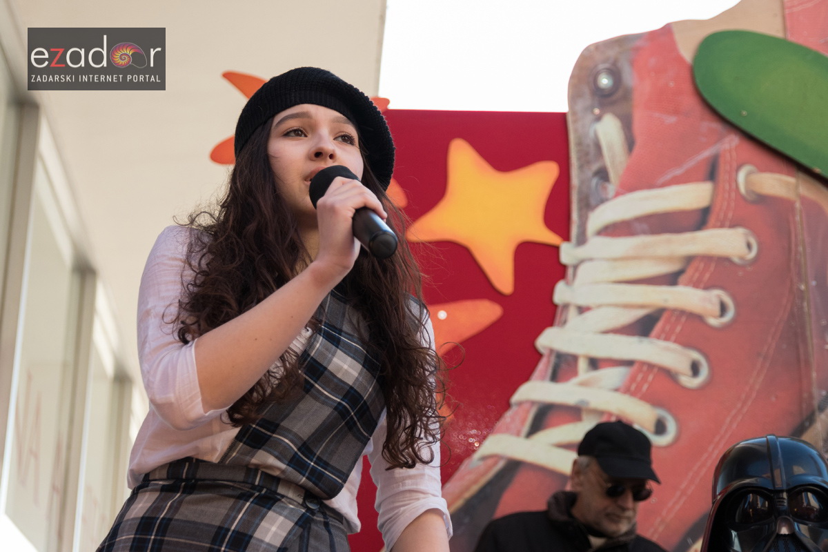 Zadarski karneval 2018: Povorka maškaranih skupina od Gradskih vrata preko Foruma do Narodnog trga Zadarski karneval 2018: Povorka maškaranih skupina od Gradskih vrata preko Foruma do Narodnog trga