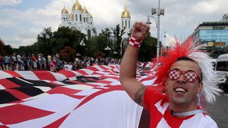 U Fun zoni u Kalinjingradu hrvatski navijači razvili 96-metarsku zastavu