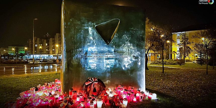 Spomenik poginulim braniteljima Spomenik poginulim braniteljima