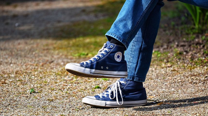 sjedenje, prekrižene noge, zdravlje kralježnice