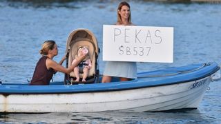 Krapanj: Održana tradicionalna ženska regata gajeta na vesla. Photo: Hrvoje Jelavić/PIXSELL Krapanj: Održana tradicionalna ženska regata gajeta na vesla. Photo: Hrvoje Jelavić/PIXSELL