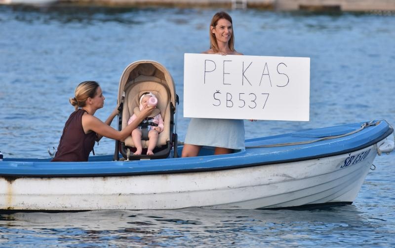Krapanj: Održana tradicionalna ženska regata gajeta na vesla. Photo: Hrvoje Jelavić/PIXSELL Krapanj: Održana tradicionalna ženska regata gajeta na vesla. Photo: Hrvoje Jelavić/PIXSELL