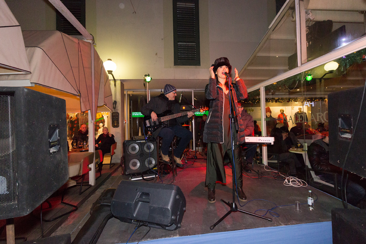 Doček 2017: Najluđa noć na zadarskom Poluotoku privukla više tisuća Zadrana i gostiju Doček 2017: Najluđa noć na zadarskom Poluotoku privukla više tisuća Zadrana i gostiju