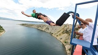 Mario Možnik otvorio bungee jumping sezonu na Masleničkom mostu, Photo: Hrvoje Jelavic/PIXSELL