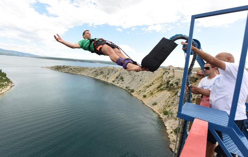 Mario Možnik otvorio bungee jumping sezonu na Masleničkom mostu, Photo: Hrvoje Jelavic/PIXSELL