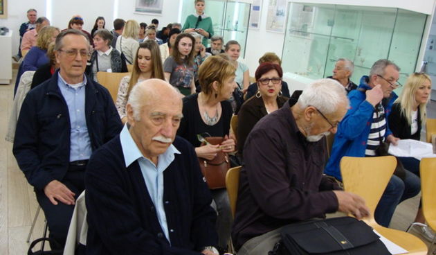 Kava pretočena u pjesmu – večer poezije u Muzeju antičkog stakla. Foto: Gordana Šarić