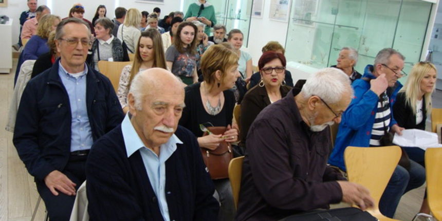 Kava pretočena u pjesmu – večer poezije u Muzeju antičkog stakla. Foto: Gordana Šarić