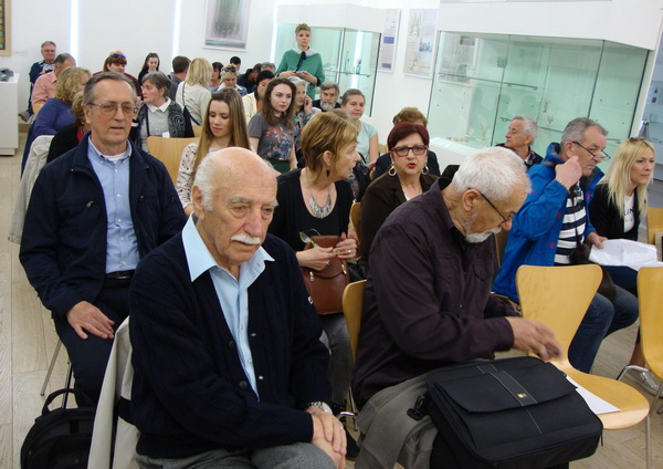 Kava pretočena u pjesmu – večer poezije u Muzeju antičkog stakla. Foto: Gordana Šarić