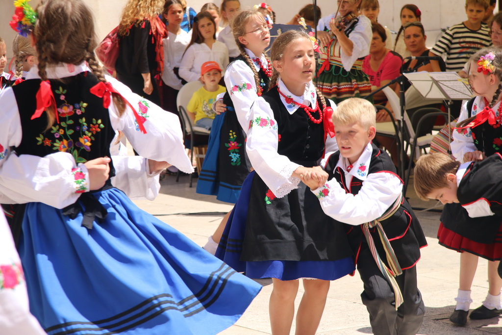 OŠ Zadarski otoci, učenici na Narodnom trgu