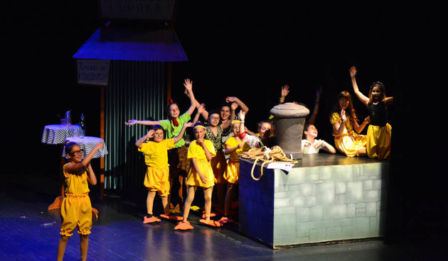 Premijera predstave Ružno pače u izvedbi radionice Donatolina