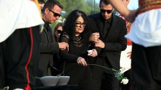 Posljednji ispraćaj Olivera Dragojevića na groblju Sveti Roko u Veloj Luci Posljednji ispraćaj Olivera Dragojevića na groblju Sveti Roko u Veloj Luci