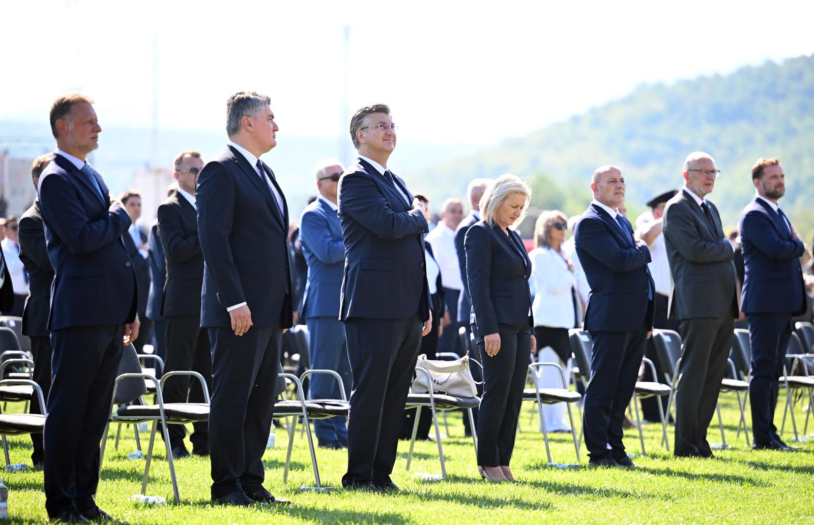 Knin: Zoran Milanović i Andrej Plenković zajedno u prvom redu na obljetnici Oluje Knin: Zoran Milanović i Andrej Plenković zajedno u prvom redu na obljetnici Oluje