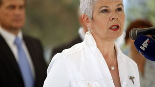 Zadar, 020810.
Jadranka Kosor polozila je kamen temeljac za zgradu u kojoj ce biti 65 stanova za hrvatske ratne vojne invalide. Gradiliste se nalazi u ulici Krste Odaka.
Foto: Jure Miskovic / CROPIX