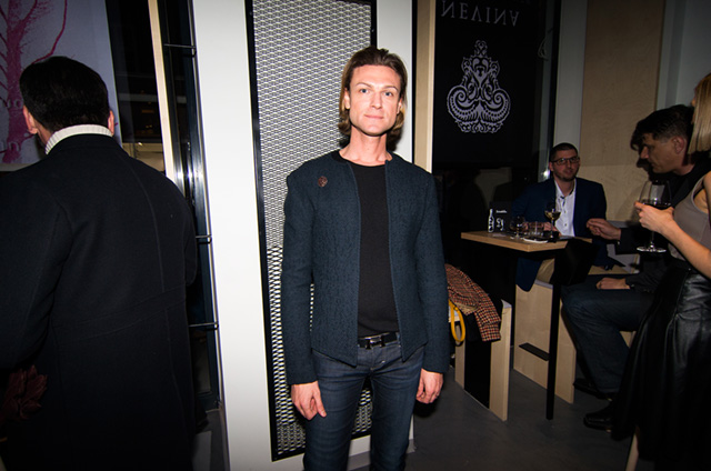 Jučer je Zagreb postati bogatiji za još jednu destinaciju za opuštanje Bistroteka Bar, u kojoj će svi posjetitelji moći uživati u bogatoj ponudi whiskey-a, cognaca, gina, ruma, koktela, kojeg će prepoznati svi ljubitelji ovog jedinstvenog užitka. Dobru Jučer je Zagreb postati bogatiji za još jednu destinaciju za opuštanje Bistroteka Bar, u kojoj će svi posjetitelji moći uživati u bogatoj ponudi whiskey-a, cognaca, gina, ruma, koktela, kojeg će prepoznati svi ljubitelji ovog jedinstvenog užitka. Dobru