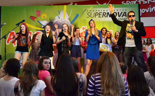 Supernova: Adio školo uz uručenje nagradnog automobila Audi A 1 i velike donacije u visini 50.000 kn HCK-u Supernova: Adio školo uz uručenje nagradnog automobila Audi A 1 i velike donacije u visini 50.000 kn HCK-u