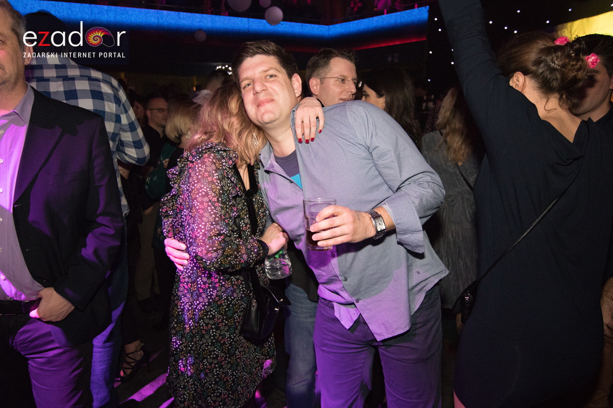 Ludnica u Saturnusu: Najbolji doček u svemiru i šire Ludnica u Saturnusu: Najbolji doček u svemiru i šire