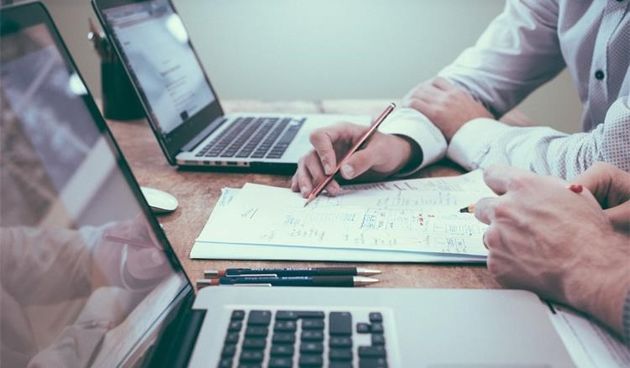 istrazivanje, papiri, posao, karijera, laptop istrazivanje, papiri, posao, karijera, laptop