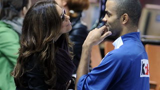 Katowice, 200909.
Dvorana Sport Arena Spodek.
Europsko prvenstvo u kosarci u Poljskoj, razigravanje izmedju Francuske i Hrvatske za peto mjesto na prvenstvu.
Na slici: Eva Longoria hollywoodska glumica sa suprugom Tony Parkerom francuskim NBA igracem San