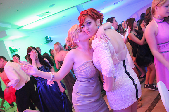 Maturalna večer Ekonomske škole (foto:Saša Čuka) Maturalna večer Ekonomske škole (foto:Saša Čuka)