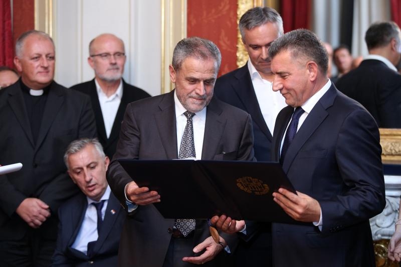 , Zagreb – U Dvercu je odrzana dodjela povelje pocasnog gradjanina Zagreba generalu Anti Gotovini. Photo: Anto Magzan/PIXSELL , Zagreb – U Dvercu je odrzana dodjela povelje pocasnog gradjanina Zagreba generalu Anti Gotovini. Photo: Anto Magzan/PIXSELL