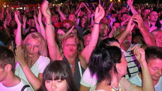 Virsko ljeto 2016: Tomislav Bralić i klapa Intrade oduševili 12 tisuća obožavatelja na virskoj rivi Virsko ljeto 2016: Tomislav Bralić i klapa Intrade oduševili 12 tisuća obožavatelja na virskoj rivi