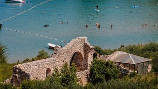 Uvala Lovrečina: Egzotična pješčana oaza na Braču u kojoj su uživali i stari Rimljani Uvala Lovrečina: Egzotična pješčana oaza na Braču u kojoj su uživali i stari Rimljani