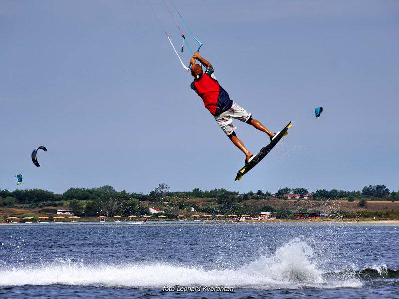 Kite surferi guštaju u Ninu