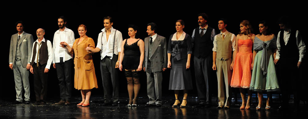 Zadar, 7.3.2012. snimio: Nenad Marčev
HNK Split
Arthur Miller: SMRT TRGOVAČKOG PUTNIKA, drama
redatelj: Dušan Jovanović
premijera: 27. ožujka 2011.
Uloge:
Willy Loman: Mustafa Nadarević,
Linda: Snježana Sinovčić Šiškov
Biff Loman: Mijo Juriši Zadar, 7.3.2012. snimio: Nenad Marčev
HNK Split
Arthur Miller: SMRT TRGOVAČKOG PUTNIKA, drama
redatelj: Dušan Jovanović
premijera: 27. ožujka 2011.
Uloge:
Willy Loman: Mustafa Nadarević,
Linda: Snježana Sinovčić Šiškov
Biff Loman: Mijo Juriši