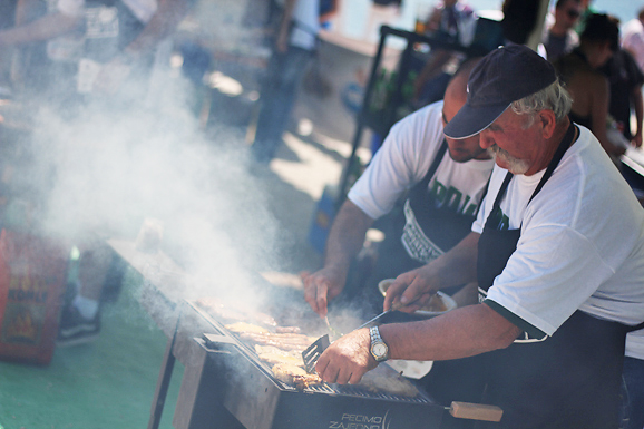 Prvenstvo u roštiljanju na zadarskoj Rivi (foto:Saša Čuka) Prvenstvo u roštiljanju na zadarskoj Rivi (foto:Saša Čuka)