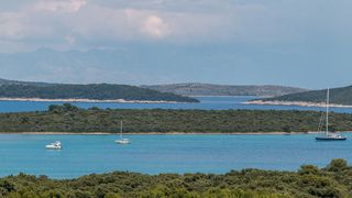 Izlet do Dugog otoka – planinarenje do Orljaka i posjet Velom Ratu