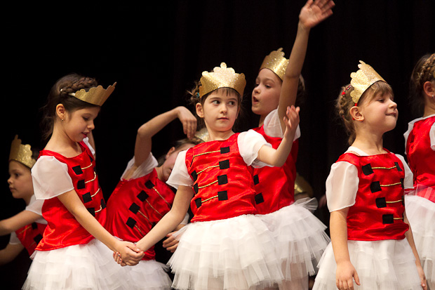 Plesna čestitka Zadarskog plesnog ansambla, Foto: Leo Banić Plesna čestitka Zadarskog plesnog ansambla, Foto: Leo Banić