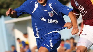 Benkovac, 230909.
Igraliste Velebita.
Susret sesnaestine finala Kupa, Velebit – Varteks.
Na fotografiji: Marin Dujmovic iz Velebita u napadu.
Foto: Vladimir Ivanov / CROPIX