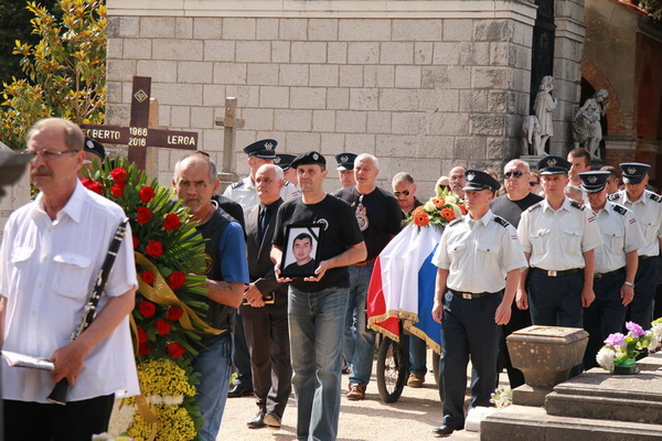 Posljednji ispraćaj zadarskog fotografa i umirovljenog satnika HV-a, Roberta Lerge na Gradskom groblju Zadar