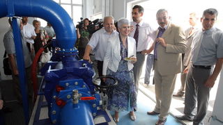 Zadar, 170710.
Jadranka Kosor pustila je u rad sustav za navodnavanje na poljoprivrednom podrucju Bastica.
Foto: Vladimir Ivanov / CROPIX