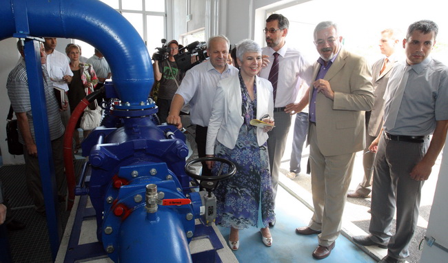 Zadar, 170710.
Jadranka Kosor pustila je u rad sustav za navodnavanje na poljoprivrednom podrucju Bastica.
Foto: Vladimir Ivanov / CROPIX