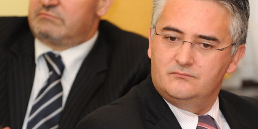 Zadar, 231210
Danas je Velikoj vjecnici Zadarske Zupanije odrzana sjednica Skupstine Zadarske zupanije na kojoj je usvojen proracun za 2011. godinu.
Na fotografiji: zadarski dozupani Stanko Zrilic (ljevo) i Djani Bunja (desno).
Foto: Andrija Lucic / CROPI Zadar, 231210
Danas je Velikoj vjecnici Zadarske Zupanije odrzana sjednica Skupstine Zadarske zupanije na kojoj je usvojen proracun za 2011. godinu.
Na fotografiji: zadarski dozupani Stanko Zrilic (ljevo) i Djani Bunja (desno).
Foto: Andrija Lucic / CROPI