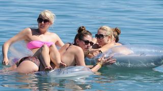 Tisno – Drugog dana Garden festivala posjetitelji uzivali u zabavi na plazi. Photo: Hrvoje Jelavic/PIXSELL