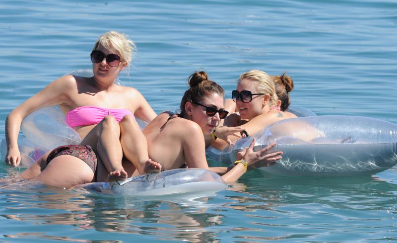 Tisno – Drugog dana Garden festivala posjetitelji uzivali u zabavi na plazi. Photo: Hrvoje Jelavic/PIXSELL