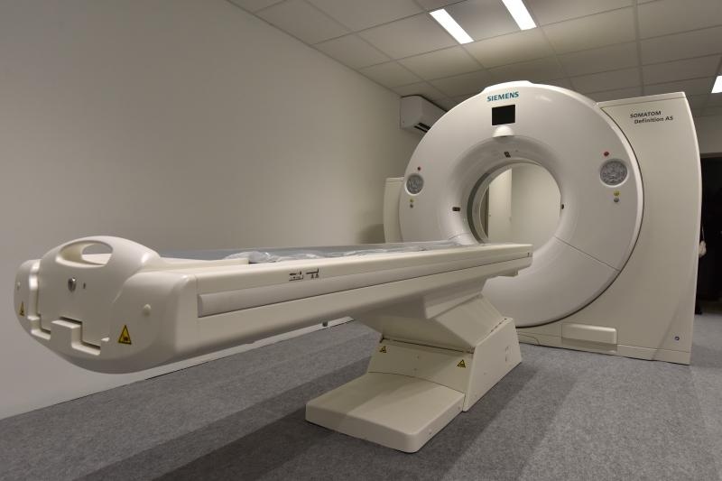 Ministar zdravlja dr. Dario Nakić predao je OB Zadar novi CT uredjaj vrijedan 5,5 milijuna kuna, ciju je nabavu osiguralo ministarstvo. Photo: Dino Stanin/PIXSELL Ministar zdravlja dr. Dario Nakić predao je OB Zadar novi CT uredjaj vrijedan 5,5 milijuna kuna, ciju je nabavu osiguralo ministarstvo. Photo: Dino Stanin/PIXSELL