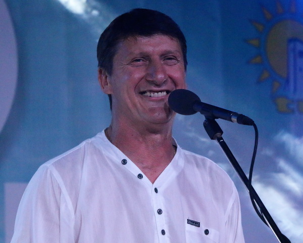 Virsko ljeto 2016: Tomislav Bralić i klapa Intrade oduševili 12 tisuća obožavatelja na virskoj rivi Virsko ljeto 2016: Tomislav Bralić i klapa Intrade oduševili 12 tisuća obožavatelja na virskoj rivi